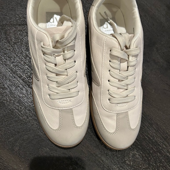 Dolce Vita leather Notice Sneakers - Picture 2 of 6